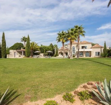 Carvoeiro Sleeps 8 With Pool Air Con And Wifi Villa