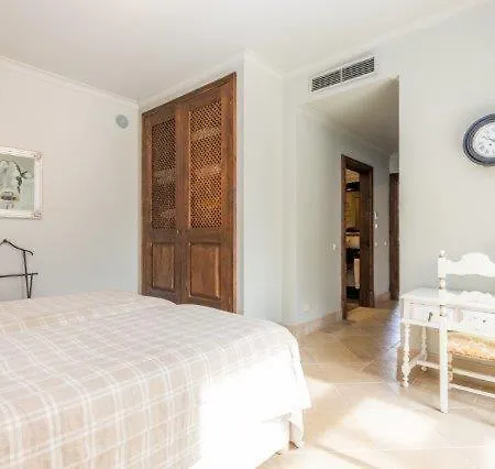 Carvoeiro Sleeps 8 With Pool Air Con And Wifi