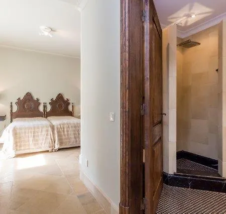 Villa Carvoeiro Sleeps 8 With Pool Air Con And Wifi